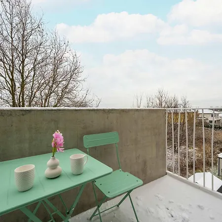 Apartman Beige In With Parking And Balcony By Renters
