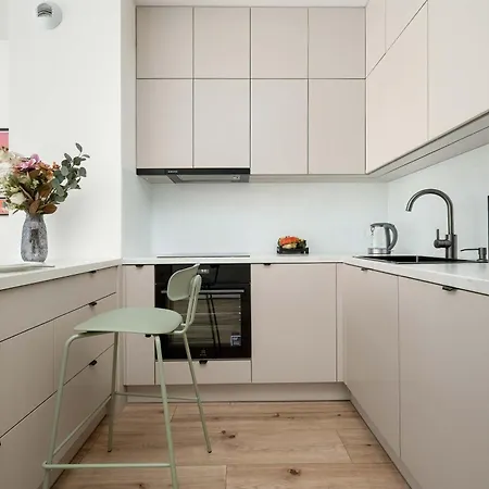 Beige In With Parking And Balcony By Renters Apartamento