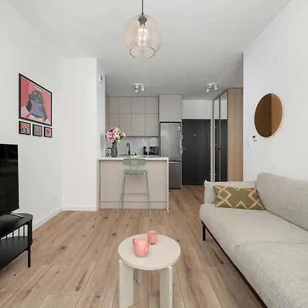 Beige In With Parking And Balcony By Renters Apartamento Breslavia