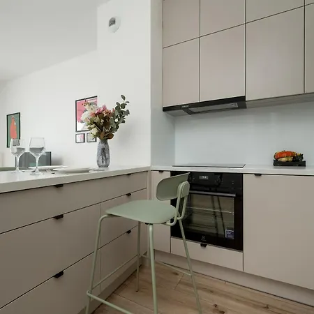 Beige In With Parking And Balcony By Renters Apartament *