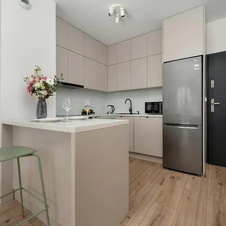 Beige In With Parking And Balcony By Renters Wrocław
